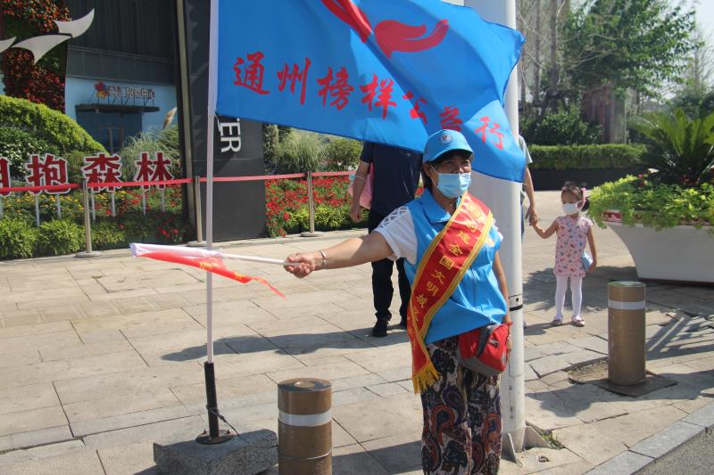 <strong>艹老骚逼网站</strong>